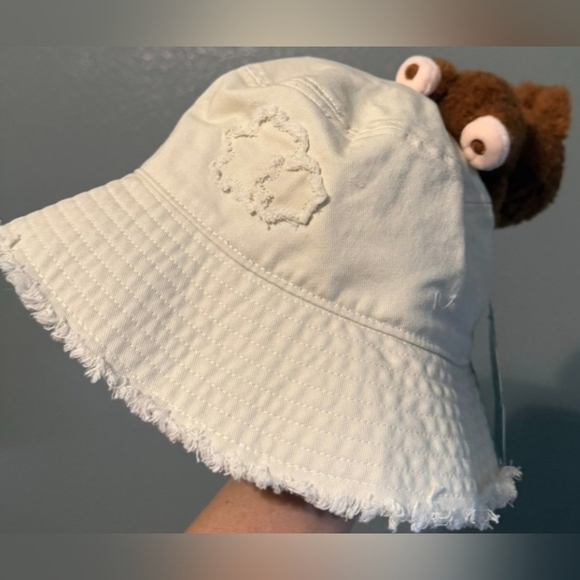 The Monsters LABUBU Classic Series Bucket Hat -Pop Land Exclusive - Picture 7 of 8